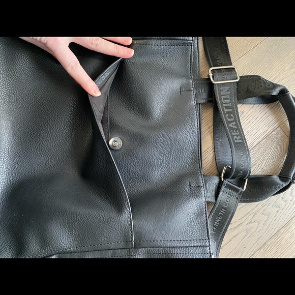 Kenneth Cole Reaction Crossbody Bag - Picture 5 of 12